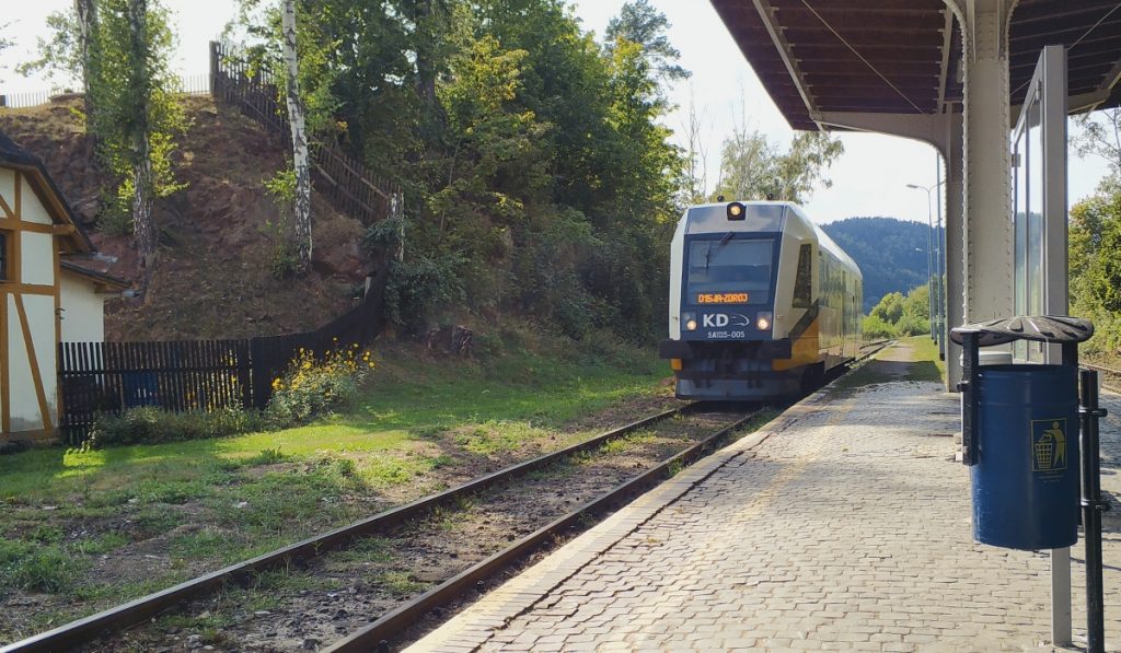 Это слава Нижнесилезских железных дорог, которые через несколько лет после приостановки движения восстановили регулярные пассажирские сообщения