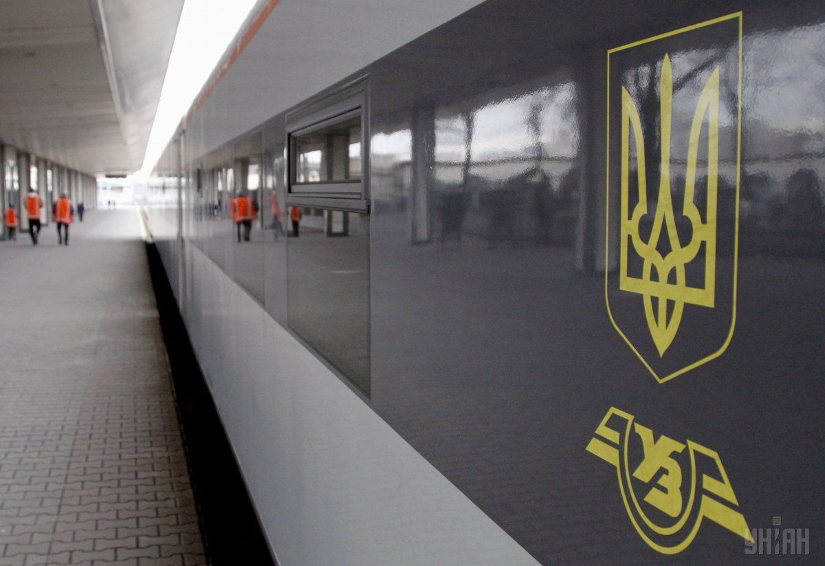 Вартість квитків в купейному вагоні становить близько 3950 грн, у плацкартному - 2810 грн