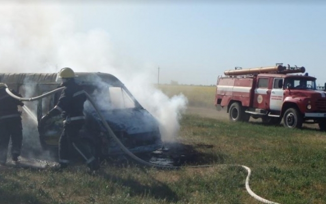 На Херсонщині в результаті загоряння мікроавтобуса Ford Transit його водій отримав опіки 40% тіла