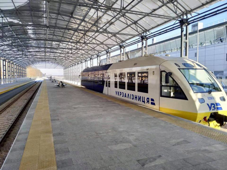 «Укрзалізниця» 30 листопада почала продаж квитків на потяги в аеропорт Бориспіль і запустила комерційну експлуатацію маршруту