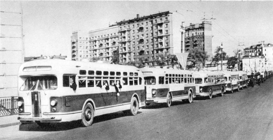 Нові автобуси ЗІС-154, 800-річчя Москви, 1947 рік