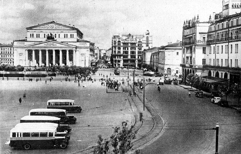 Автобуси ЗІС-8 на площі Свердлова, початок 1930-х років