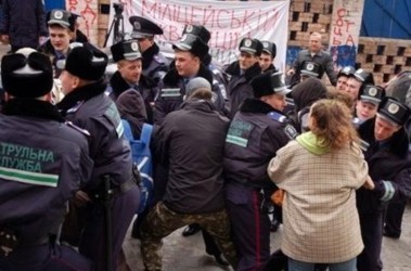 18 березня 2008, 08:45 Переглядів:   Бійка біля Жовтневої лікарні в Києві;  фото КіяниОбоз